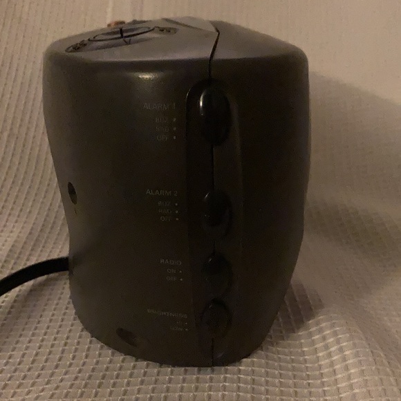 Philips Magnavox Alarm Clock/Radio! - Picture 4 of 6